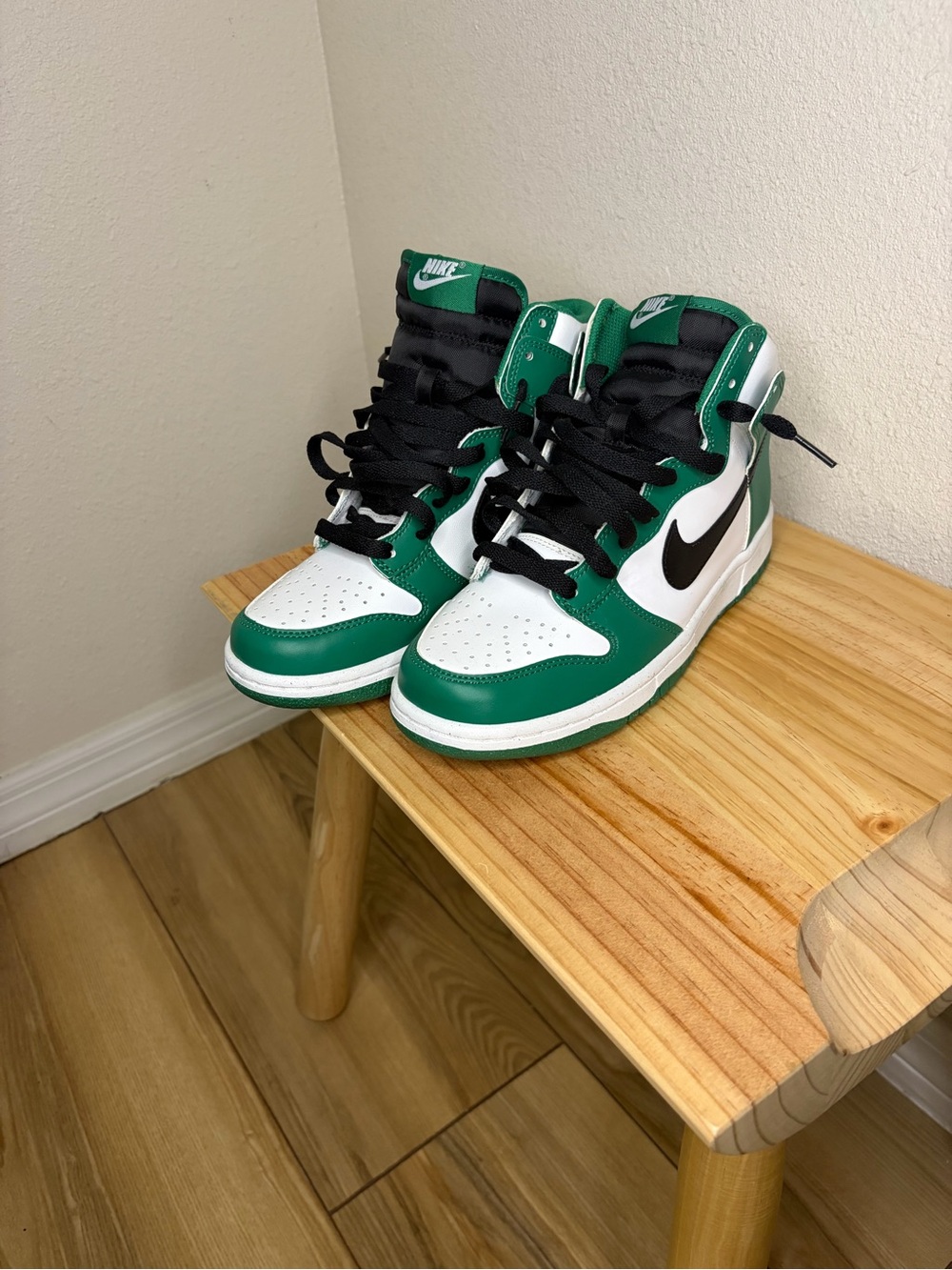 Nike Kids High-Top Dunk in Green, White & Black
